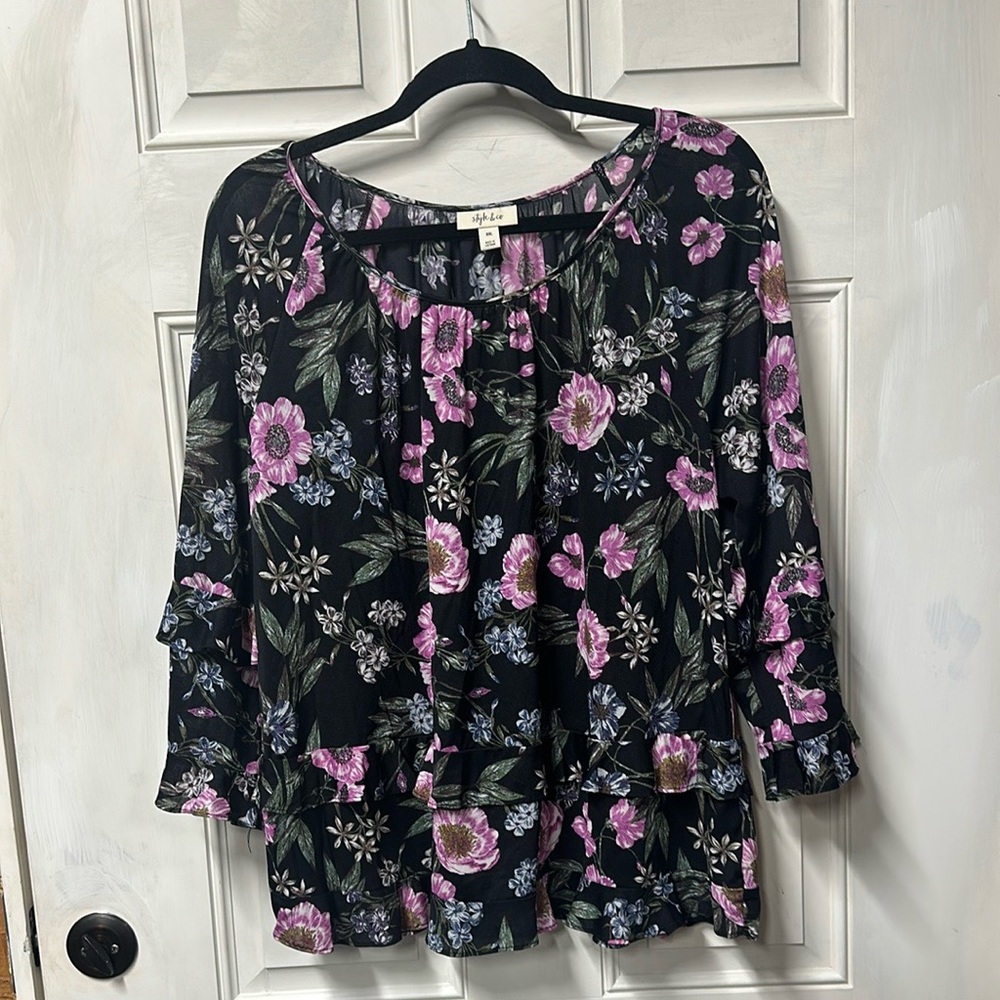 XXL style & company black with pink floral 3/4 sleeve and ruffled tier